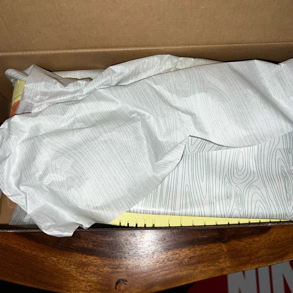 Brand New - Never Worn Nike SB Dunk Low Orange & Emerald Rise (Women size 9) - Picture 8 of 12